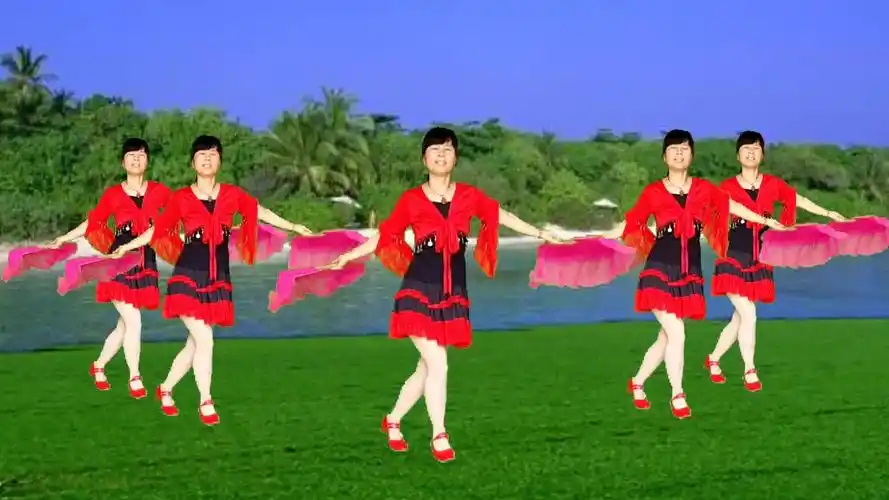 经典民歌广场舞《南泥湾》舒展优美舞步,好看又好学