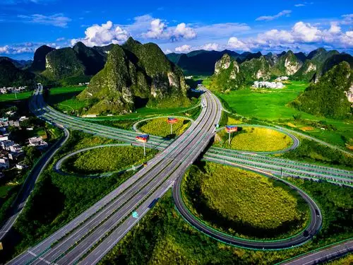 广西崇左至靖西高速公路顺利建成通车,云南至北部湾最便捷的西南出海