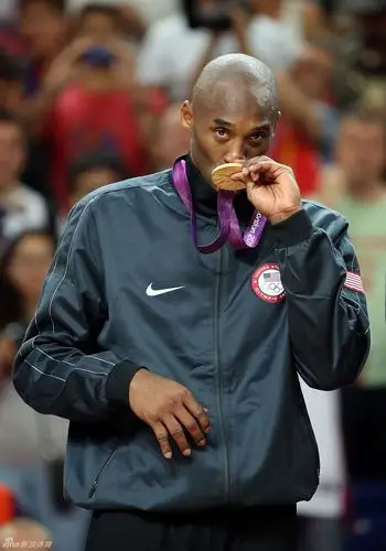 科比梦之队奥运生涯回顾 : 北京时间1月17日,科比宣布不再出战16年