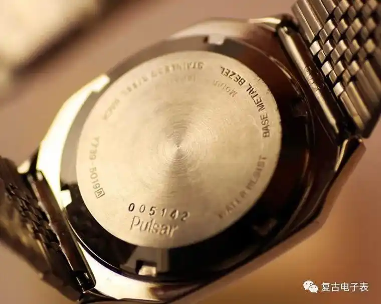 精工脉冲星全金属旋盖计算机手表——seiko pulsar y739