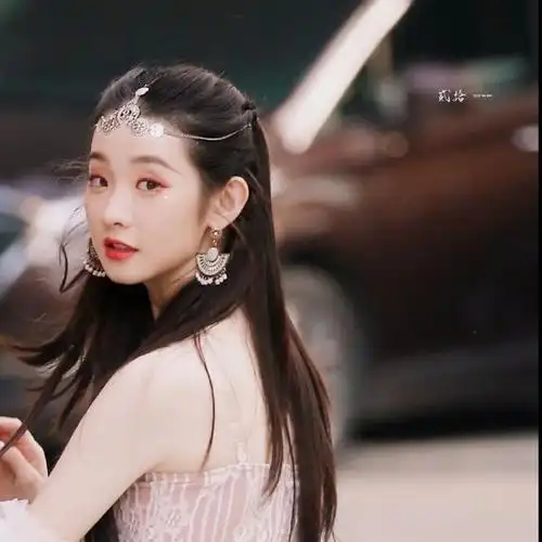 张艺凡头像楼空手套图1