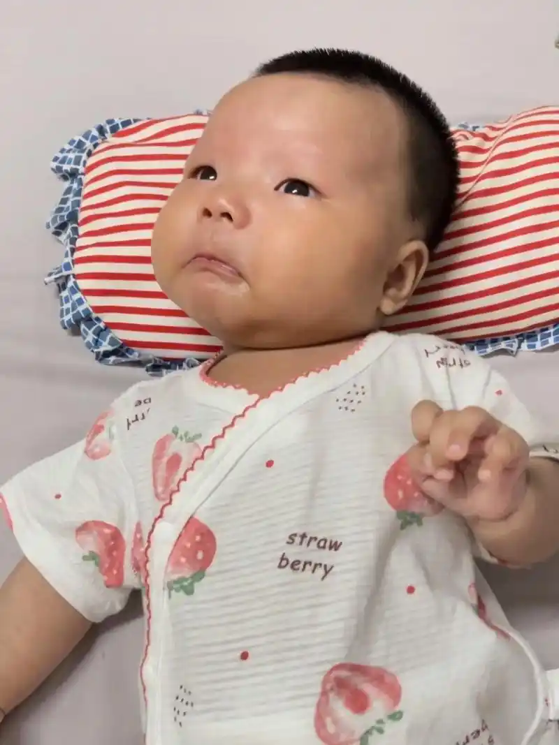 有人跟我一样喜欢看宝宝瘪嘴的表情吗?