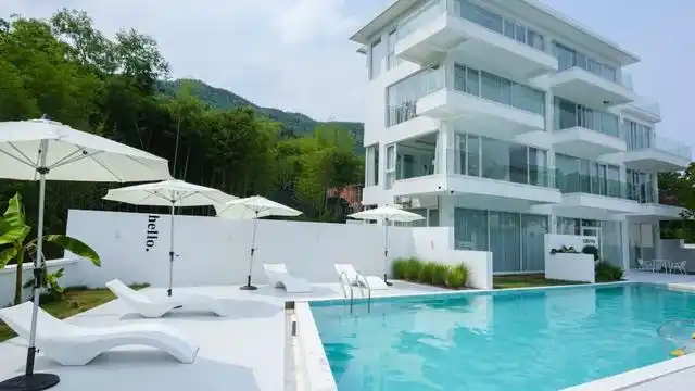 浙江湖州云梵轻奢民宿主体白色加270度全景落地窗整体网红ins风