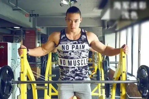 斐堡健身学院院长世界健体冠军李猛