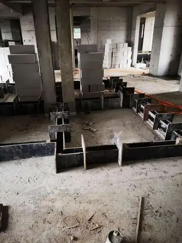 11#三层二构反梁未按要求采用方木加固.