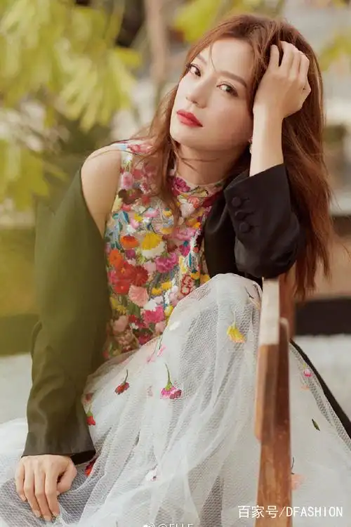 明星赵薇时尚杂志4月刊封面人物星尚摄影风尚大片!