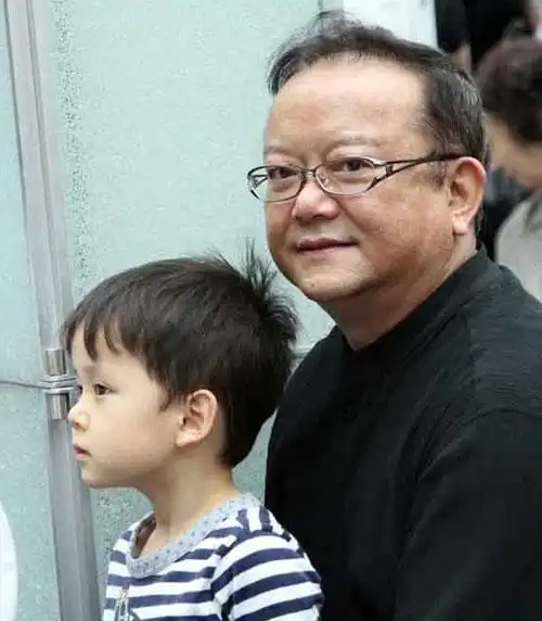 王刚五岁儿子近照曝光 自称老爸是心中的神