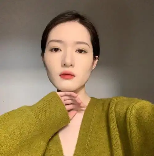 菱形脸变美思路,弱化线条感,突出尖下巴优势,谁说菱形脸不温柔