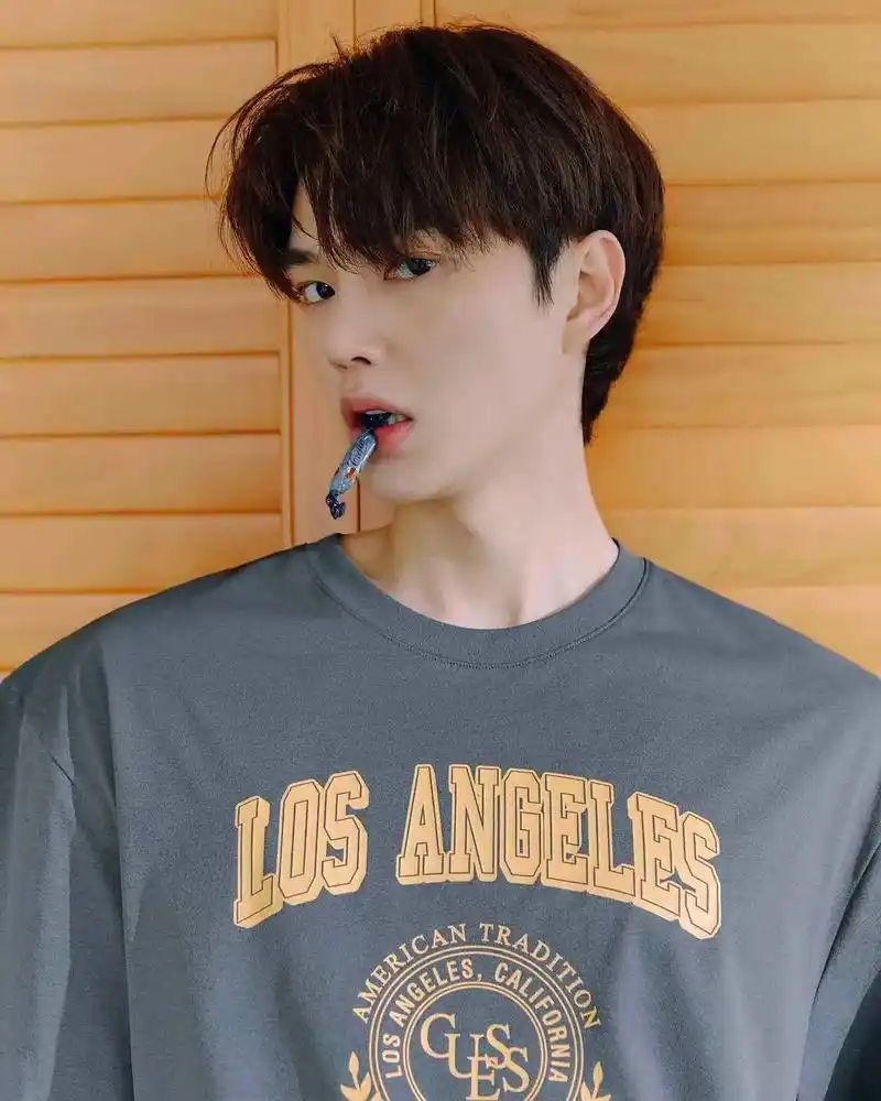 韩国人气演员#宋江为美 - 抖音