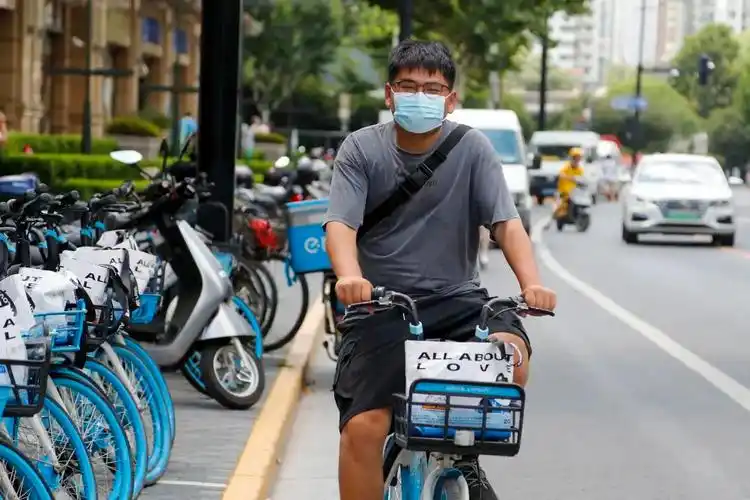 七夕骑哈啰单车,有机会偶遇撒"狗粮"