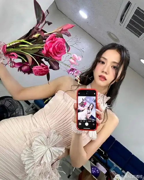 金智秀科切拉造型随拍#金智秀pinkchella in your area,jisoo好美