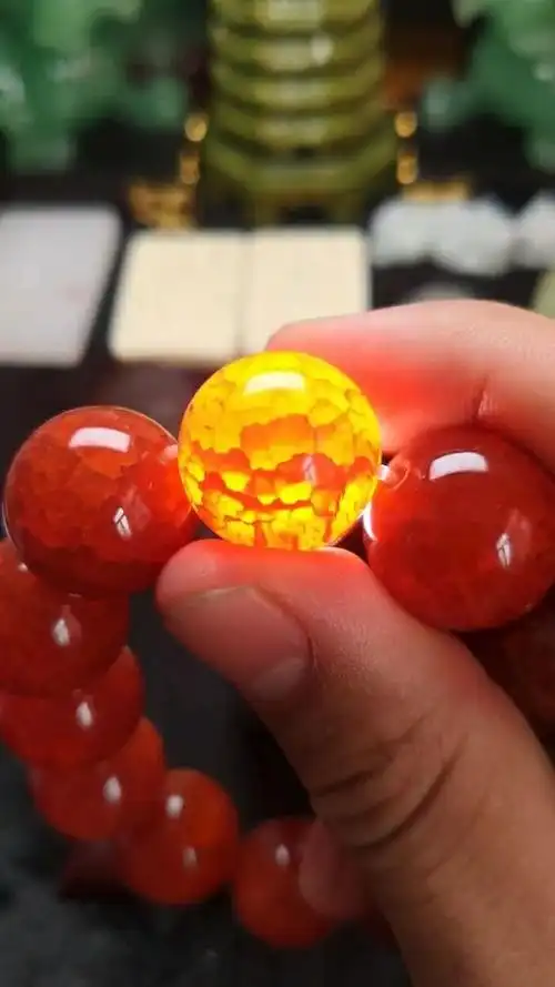 极品红龙鳞玛瑙手镯,这可是很值钱的