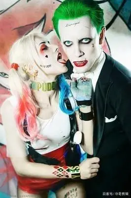 三个小丑和一个小丑女