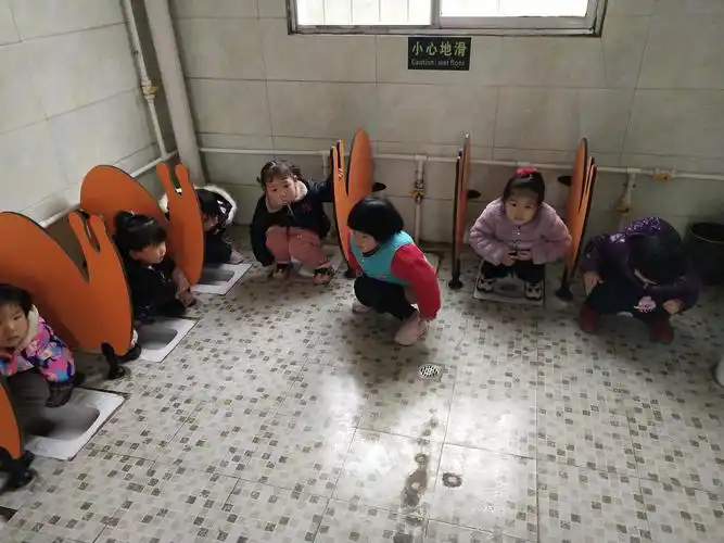 快乐童年幼儿园小班生活照