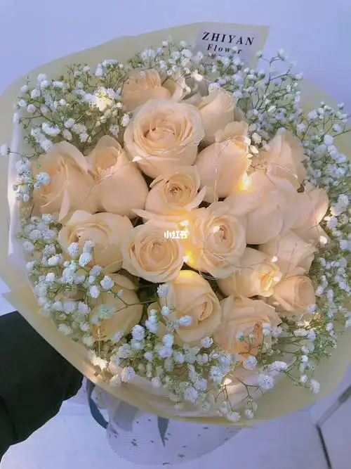 满天星搭配香槟玫瑰花束