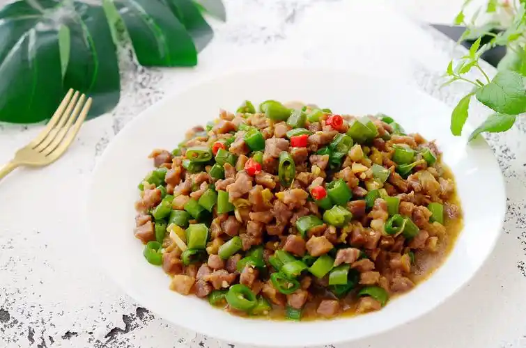 小炒牛肉粒下饭菜