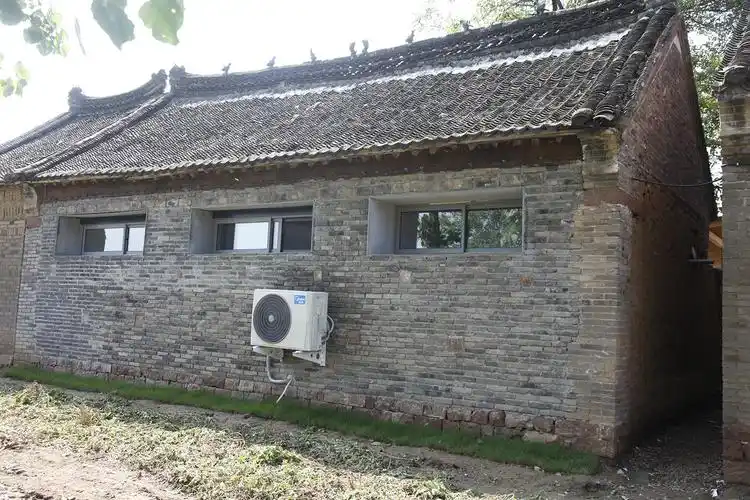 同济大学章明教授用三十万元资金把农村的土瓦房变成现代化模块