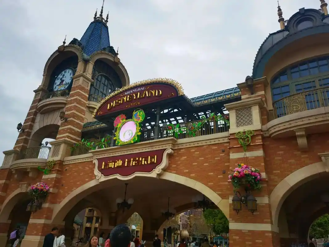 趁着童年还有梦,带着女儿来一次迪士尼体验美好的童话世界