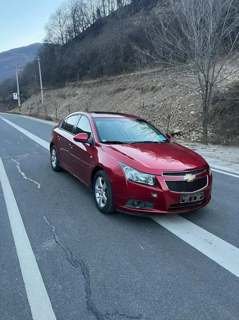 新到一台手动挡代步练手车.13年入户的雪佛兰科鲁兹,带天窗大 - 抖音