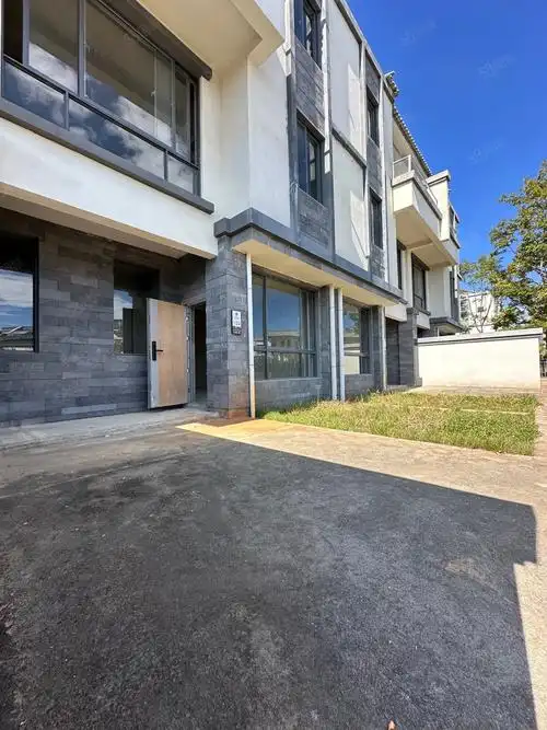 急售大理王宫悦山海联排别墅看山看海楼间距宽带院子露台