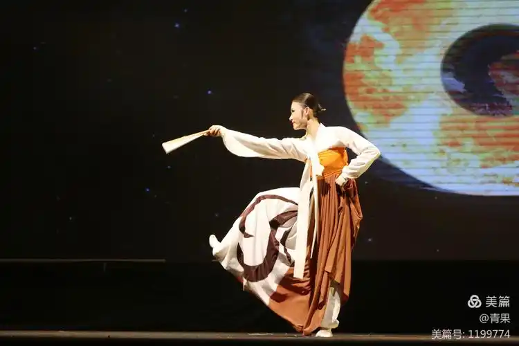 朝鲜舞《扇骨》