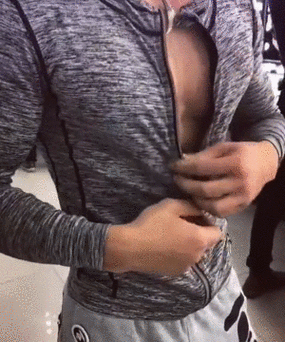 男生拥有腹肌,胸肌,女生拥有翘臀,马甲线,这样的身材才是完美身材.