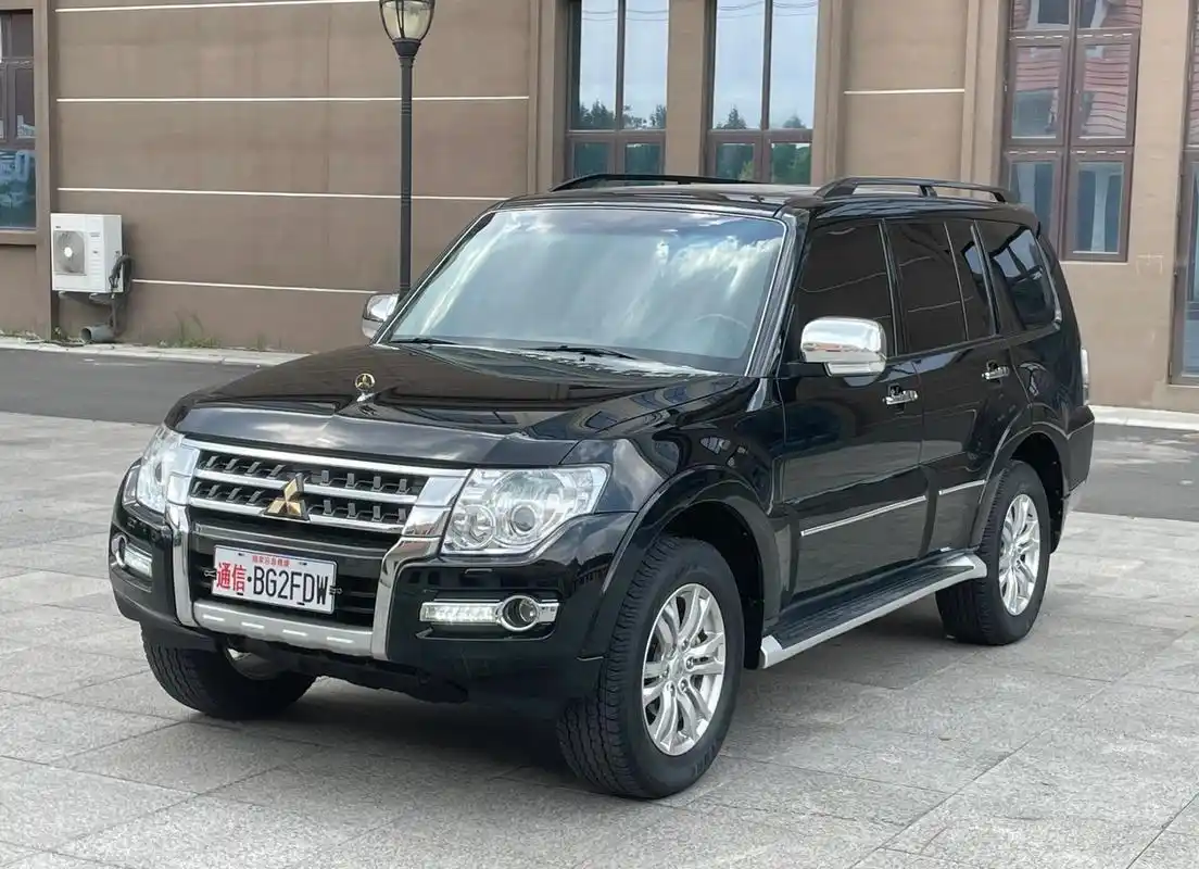 三菱·帕杰罗·v97 越野人亲切的称他为山猫 成龙《十二生肖》同款