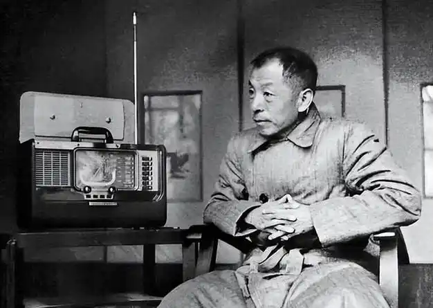 张学良重获自由后"抛下"赵四小姐,飞往纽约,与一女子共处90天