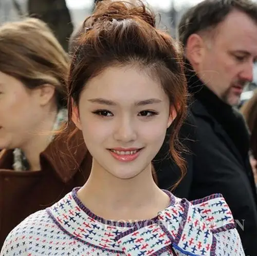 林允童年艺术照曝光圆圆大眼 超深酒窝超美