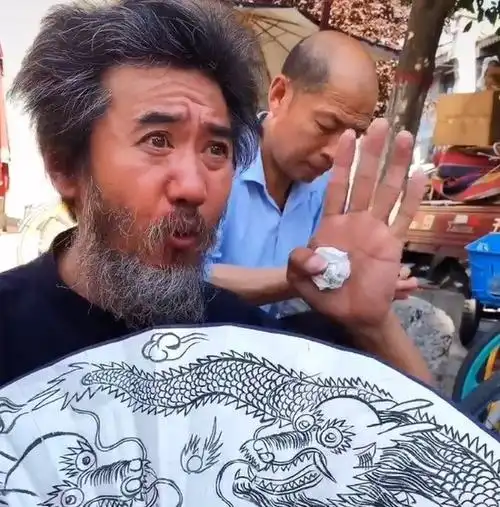 西安扇子哥:500万古董放博物馆没有用,艺术要进入寻常百姓家