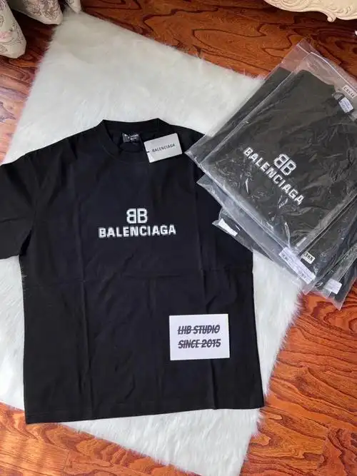 balenciaga fw21 复古平纹logo印花短袖买家反馈:这件t简约干净百搭