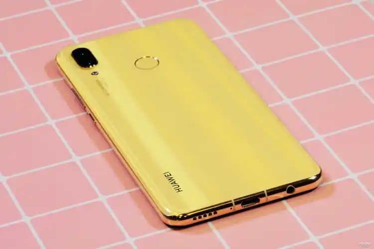 视觉系:华为nova3相思红&樱草金相映成趣