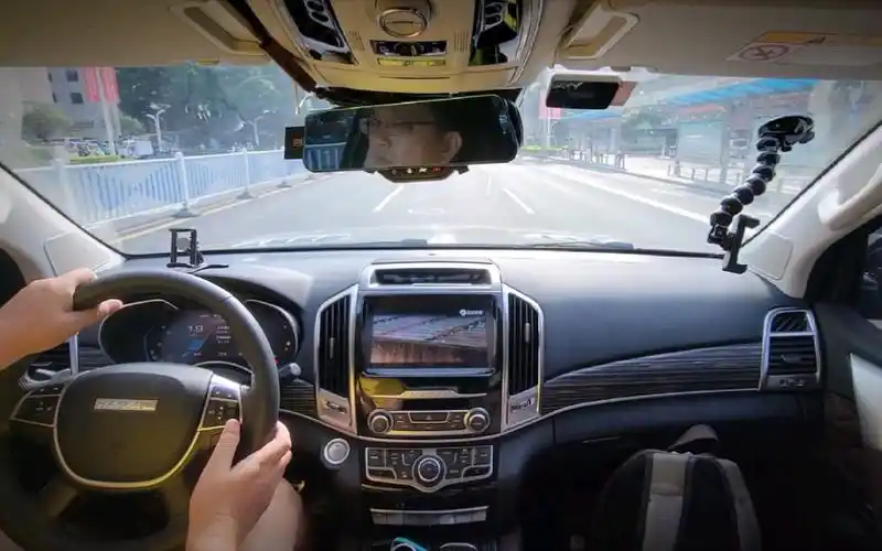 同车内同一个第一视角机位三星手机和insta360拍摄的不同效果