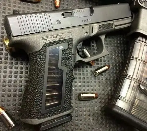 格洛克图集一把非军迷不用培训都可以打响的枪但是打的准不准就难说了