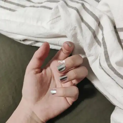 银色指甲油真的绝美