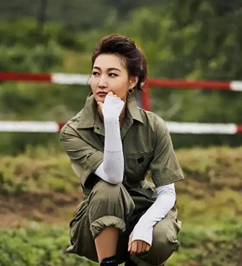 李梓萌一直以来都以工作为重,她对事业的认真态度使她全身心地投入到