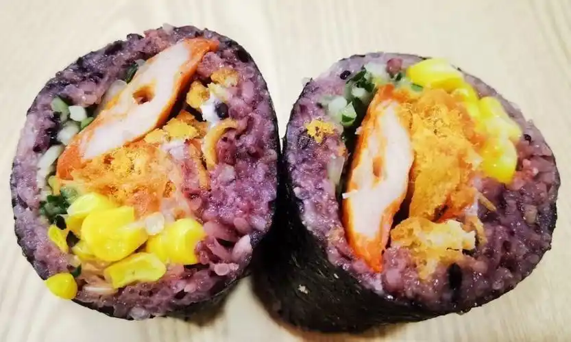 嫩香鸡柳饭团图片