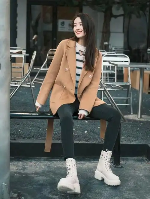 马丁靴搭配什么裤子好看,棕色马丁靴配什么裤子好看(马丁靴配什么裤子