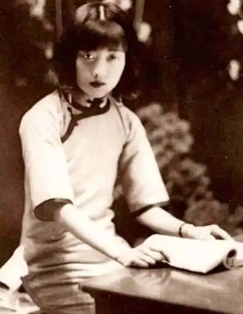 末代皇后婉容:晚年鸦片上瘾,与侍卫私通,死后被扔在臭水沟边