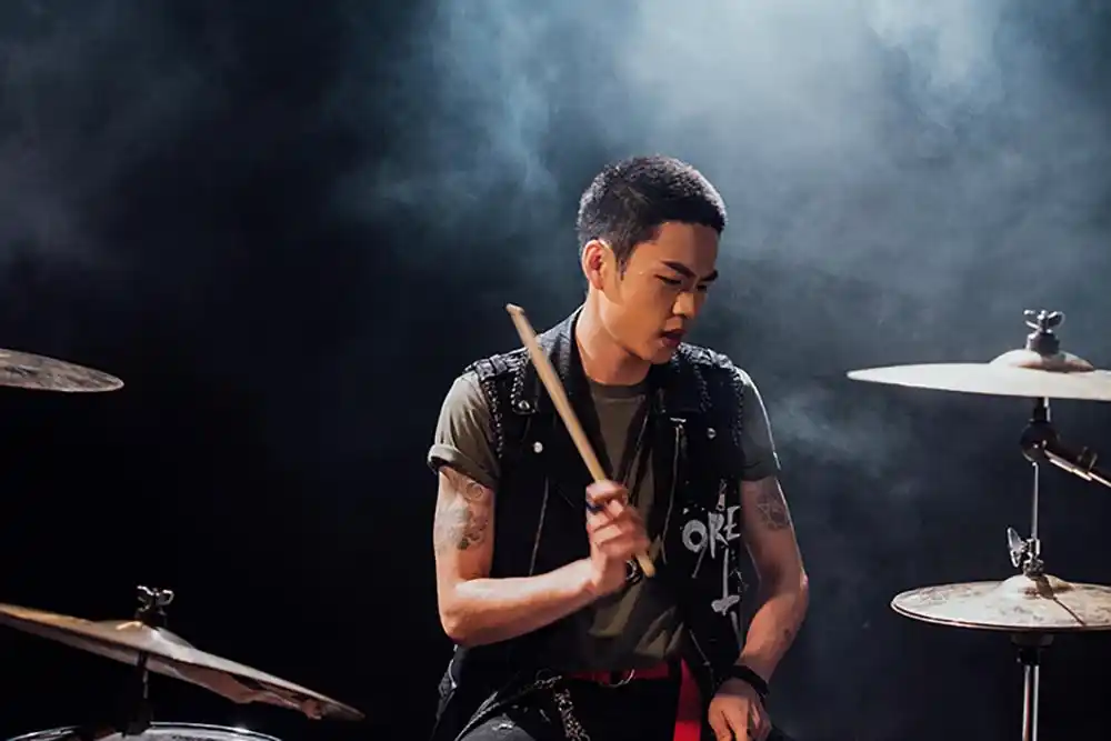 缝纫机乐队爆笑公映李鸿其打鼓见血敬业十足