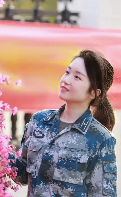 30张大图穿军装的女兵太好看了