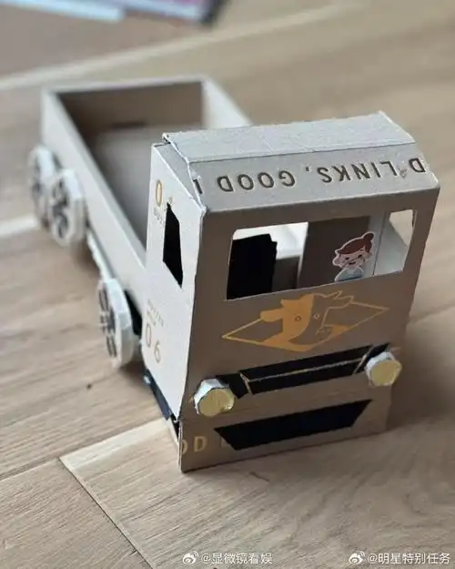 林志玲为儿子做手工卡车##林志玲用纸盒做儿子玩具