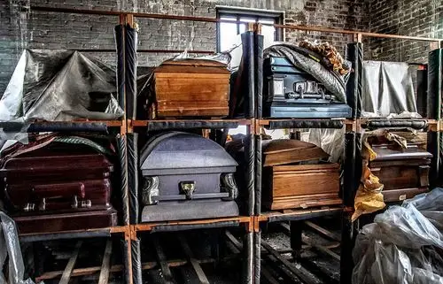 美废弃殡仪馆气氛诡异恐怖令人毛骨悚然