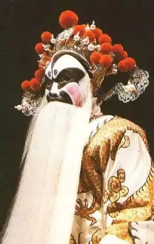 方荣翔称得起是裘派传人.荣翔八岁学艺,后专攻花脸,最后归宗学裘.