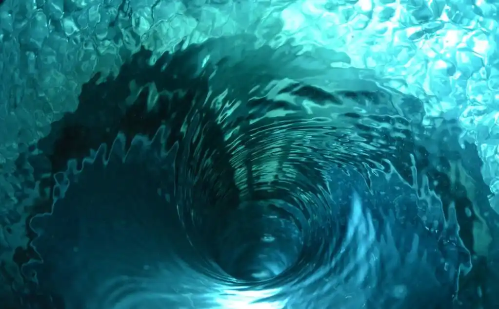 水龙卷风,龙卷风,水在强大龙卷风,期间使用强烈的光线