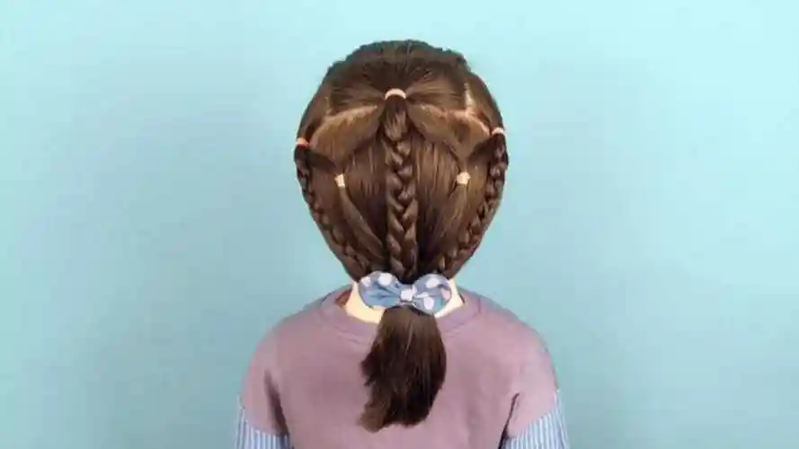 短发小女孩怎么扎头发才好看又凉快?给女儿试试这款发型准没错