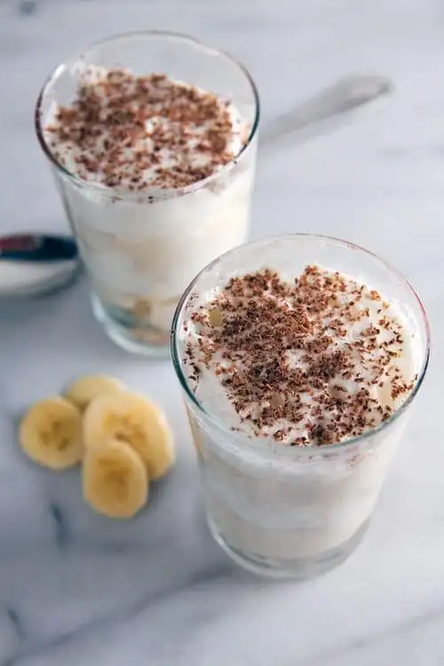 banoffee yogurt parfait with puffed millet clusters