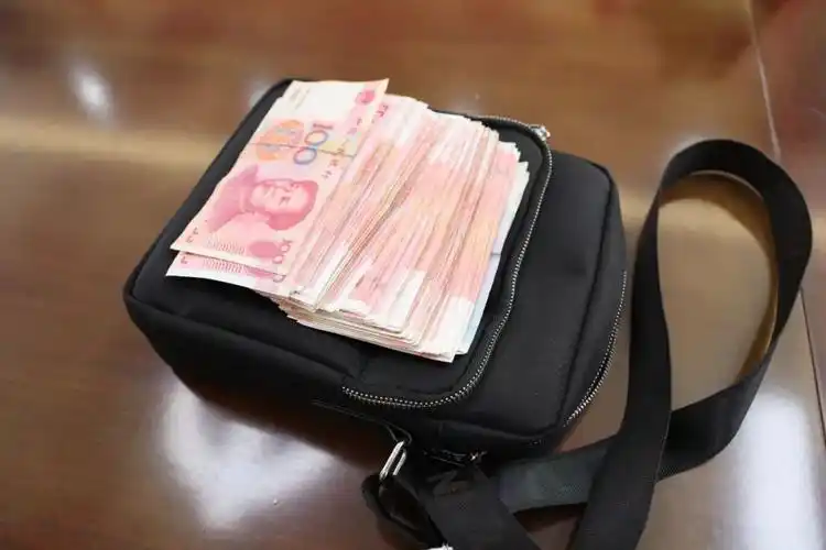 奋进新征程群众事无小事邯山警方帮助群众找回丢失现金一万元