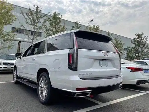 led 小透镜的纵向前大灯,全新2021款凯雷德的前大灯拥有更强大的功能