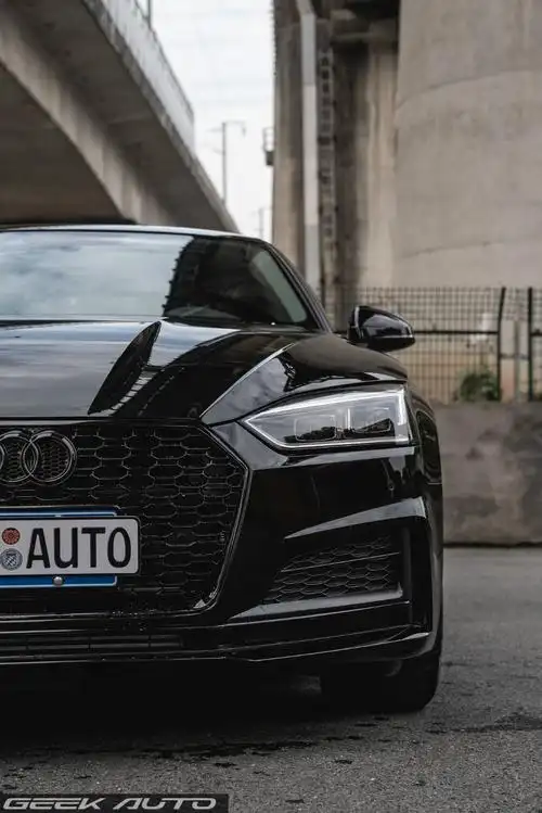 奥迪a5改rs5中网 车窗饰条贴黑